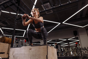 metabolic training: a woman working out at the gym